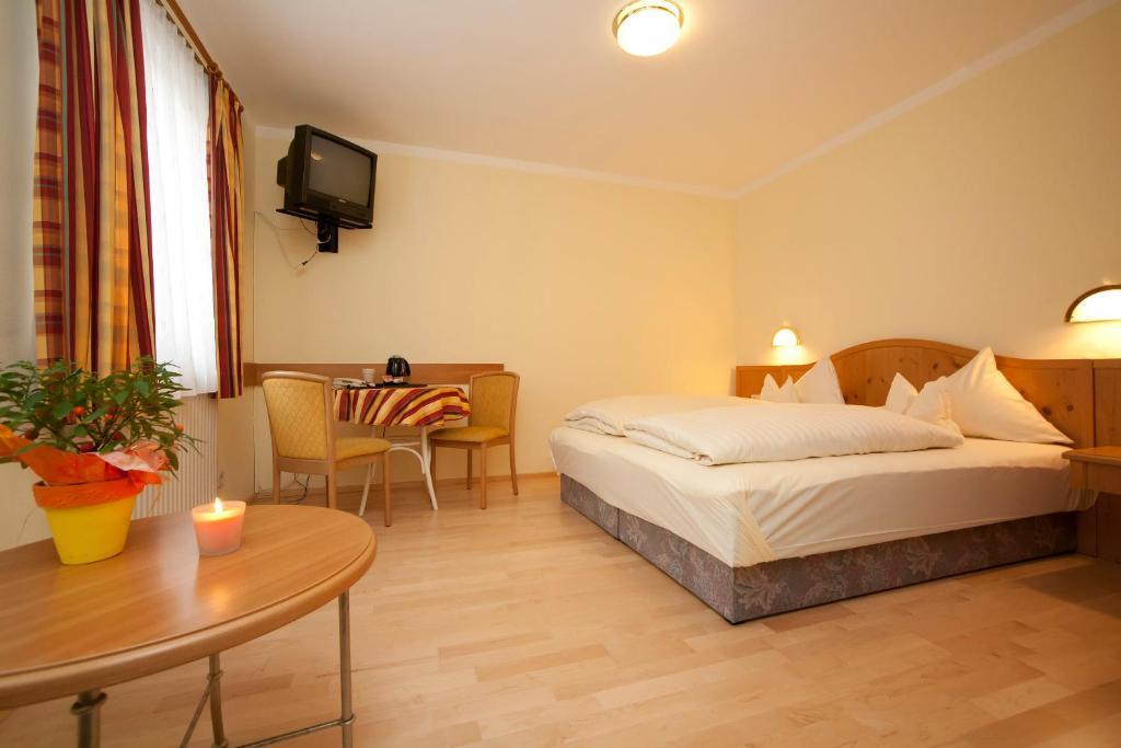 Hotel Gretl Krumpendorf Exterior photo